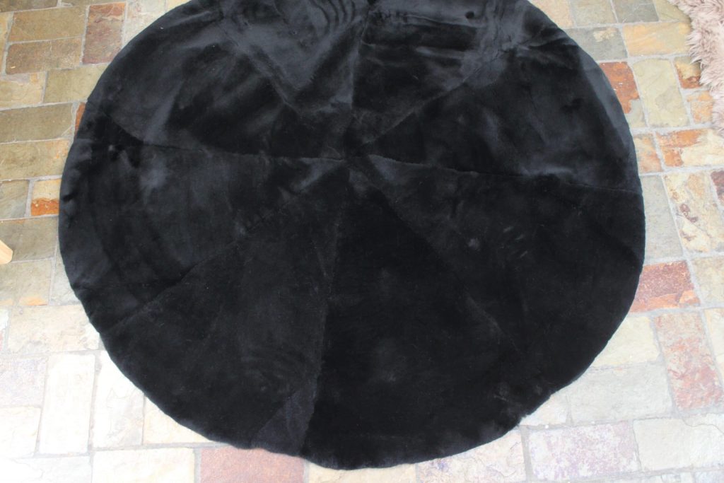 round-black-longwool-rug